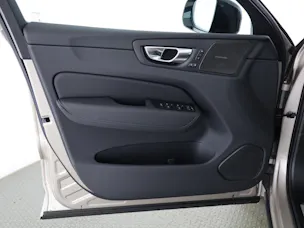 Volvo XC60 2.0 B5 MH Ultra Dark AWD