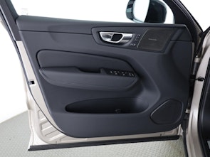 image du véhicule VOLVO XC60 2.0 B5 MH Ultra Dark AWD