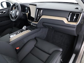 image du véhicule VOLVO XC60 2.0 B5 MH Ultra Dark AWD