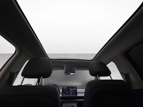 https://vehicle.imgix.net/3995086/b2ebfd03-7448-4ec3-8b1f-7e433b29a497.jpg