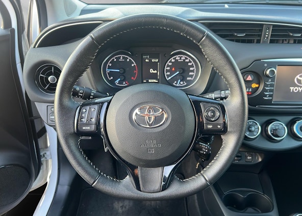 Vehicle image 9 Vehicle image 9