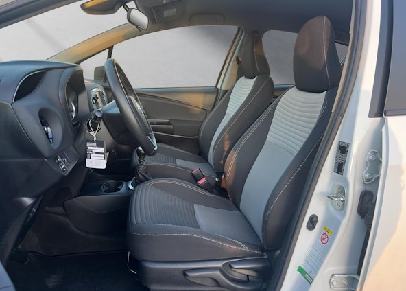 Vehicle image 7 Vehicle image 7