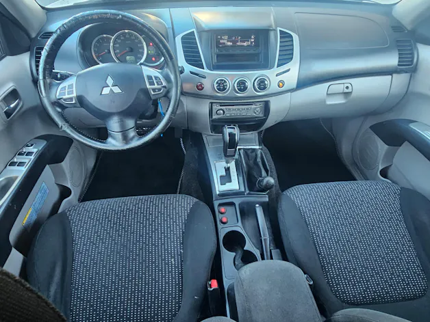 Mitsubishi L200 D-Cab Pick-up 2.5 DID HP 178 4x4 Intense