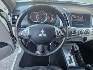 Mitsubishi L200 D-Cab Pick-up 2.5 DID HP 178 4x4 Intense