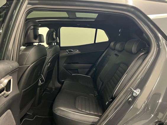 Vehicle image 4 Vehicle image 4