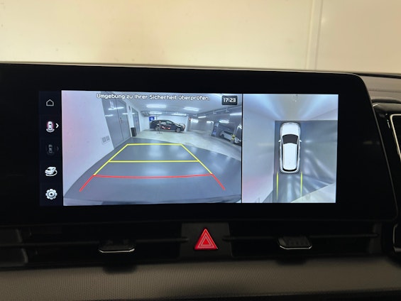 Vehicle image 16 Vehicle image 16