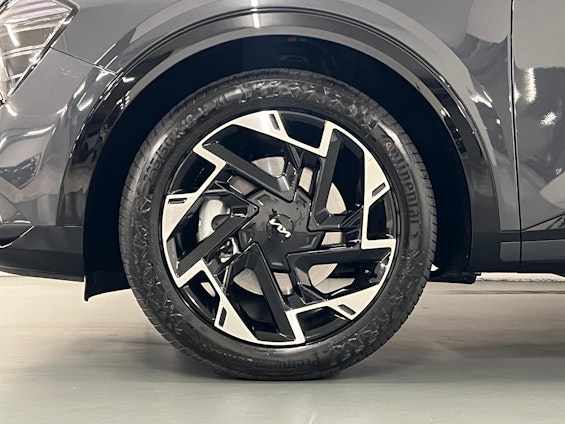 Vehicle image 9 Vehicle image 9