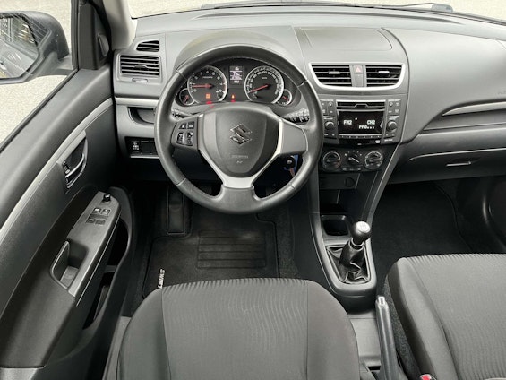 Vehicle image 5