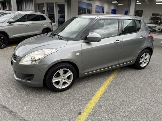 First vehicle image
