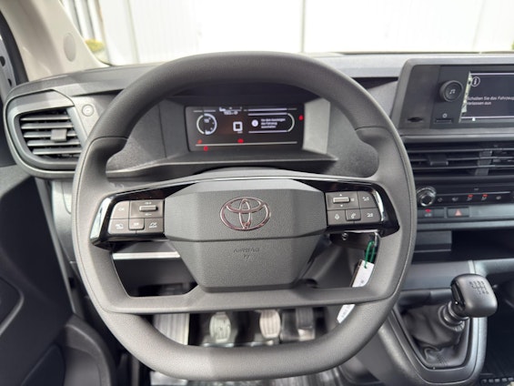 Vehicle image 18 Vehicle image 18