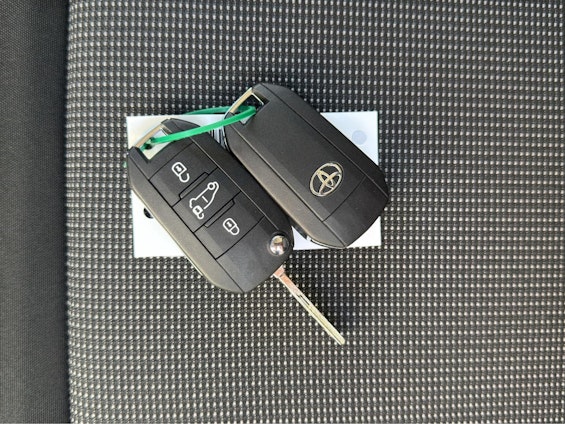 Vehicle image 18