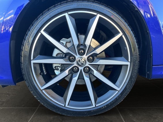 Vehicle image 19 Vehicle image 19