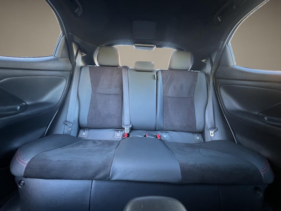 Vehicle image 17 Vehicle image 17