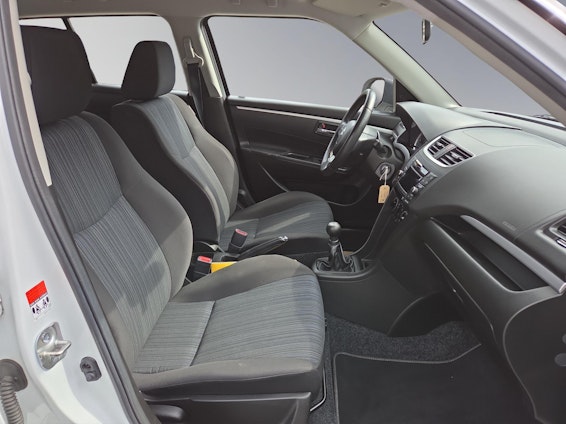 Vehicle image 14