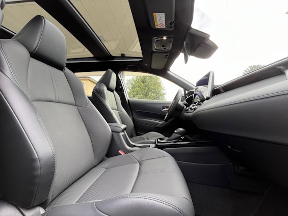 Vehicle image 17 Vehicle image 17