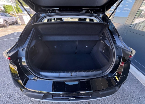 Vehicle image 4 Vehicle image 4