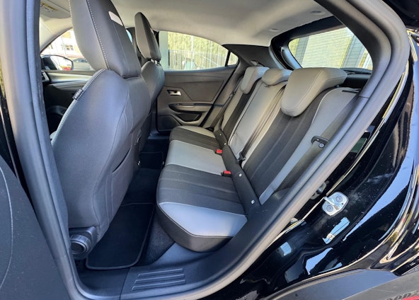 Vehicle image 6 Vehicle image 6