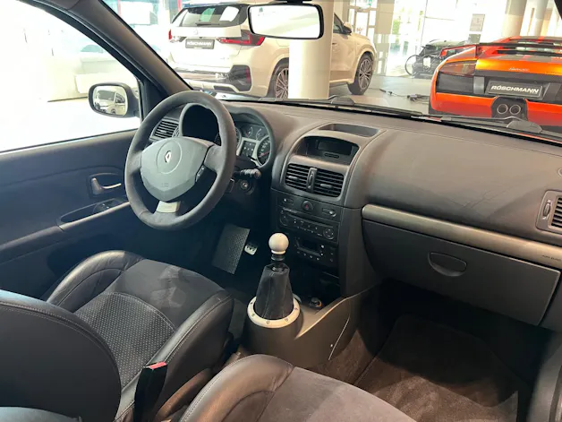 Renault Clio 3.0 Sport V6