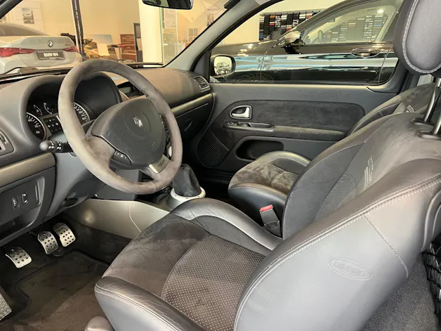 Renault Clio 3.0 Sport V6