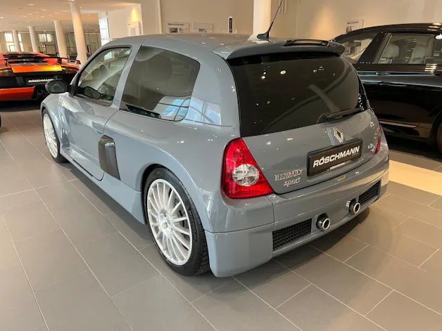 Renault Clio 3.0 Sport V6