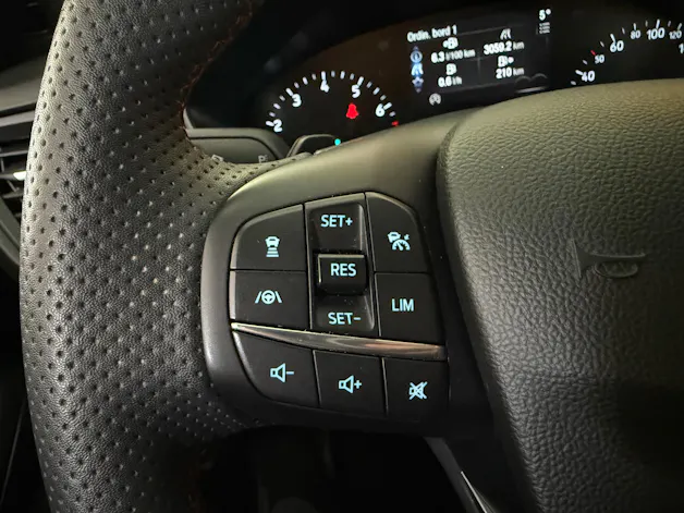 Ford Focus 1.0 MHEV ST-Line Automat