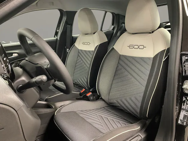Fiat 600 1.2 Hybrid 136 Swis
