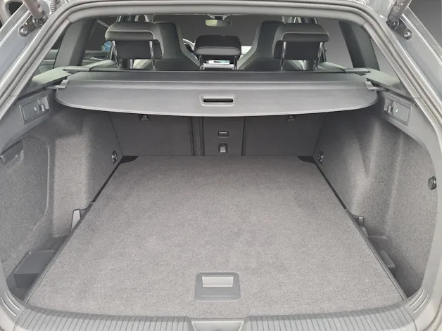VW Golf Variant 1.5 eTSI mHEV R-Line