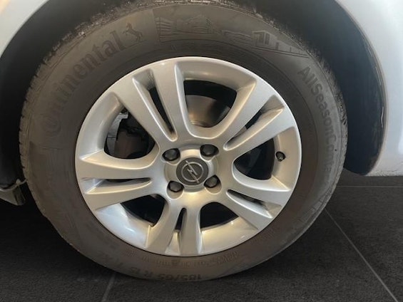 Vehicle image 10 Vehicle image 10