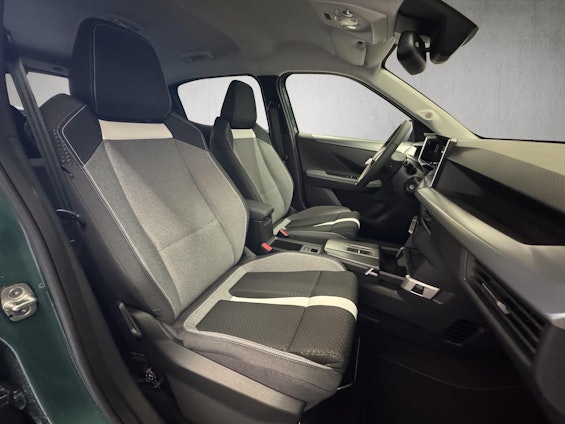 Vehicle image 15 Vehicle image 15