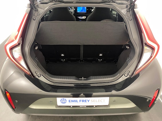 Vehicle image 8