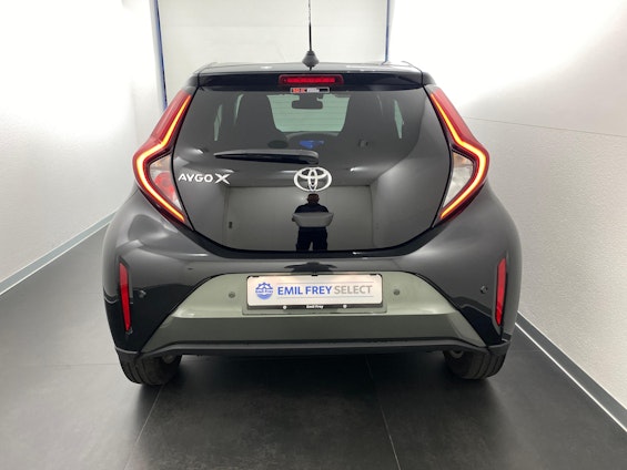 Vehicle image 7