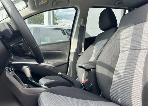 Vehicle image 9 Vehicle image 9