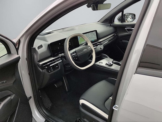 Vehicle image 13 Vehicle image 13