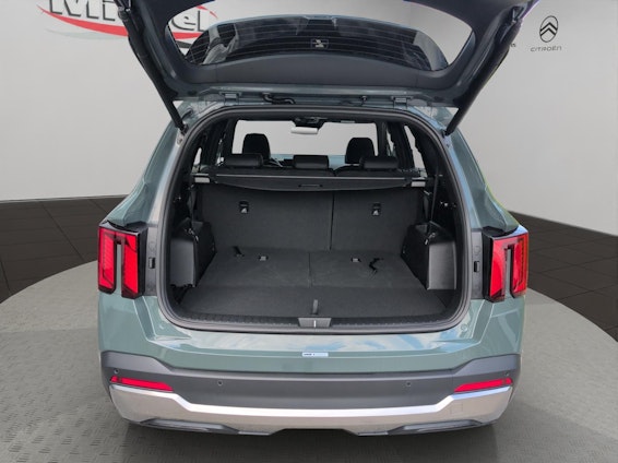 Vehicle image 16 Vehicle image 16