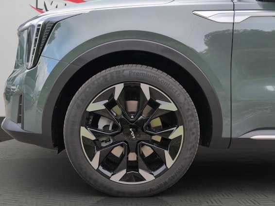 Vehicle image 17 Vehicle image 17