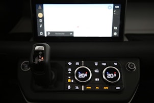 Vehicle image LAND ROVER Defender 110 2.0 P400e