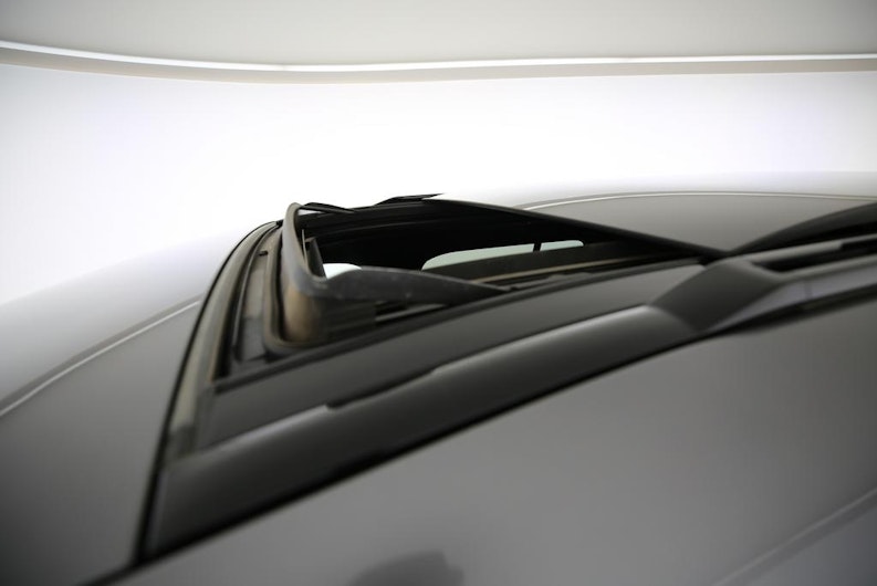 Vehicle image LAND ROVER DEFENDER