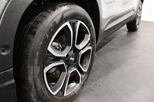 Vehicle image JEEP Avenger Summit