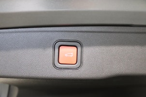 Vehicle image JEEP Avenger Summit