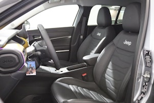 Vehicle image JEEP Avenger Summit