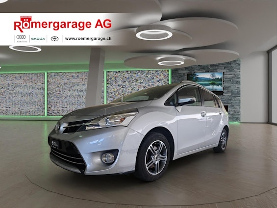 First vehicle image