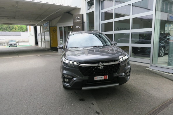 First vehicle image