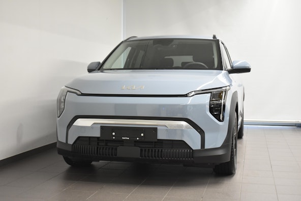 First vehicle image