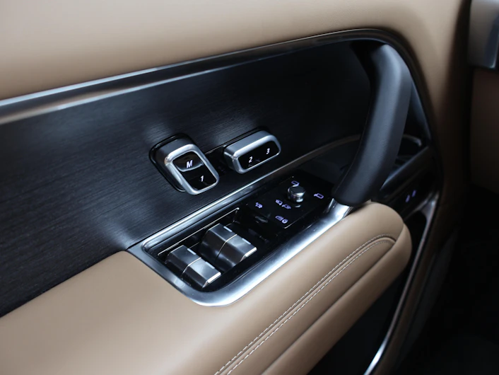 Fahrzeugbild LAND ROVER RANGE ROVER