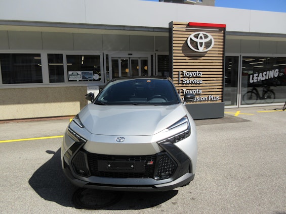 First vehicle image