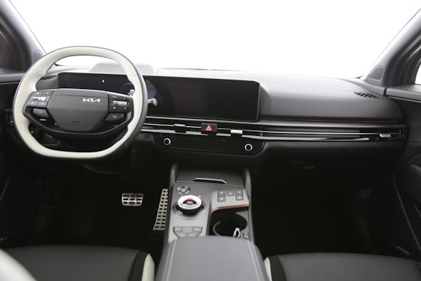 Vehicle image 4 Vehicle image 4