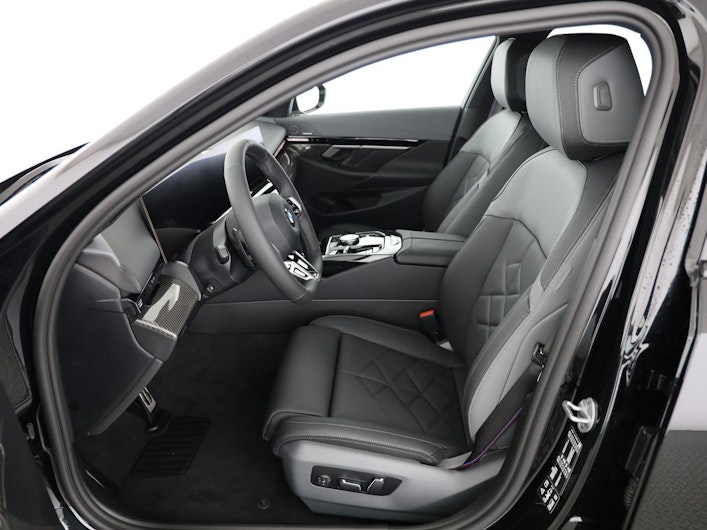 Vehicle image BMW 5 SERIES