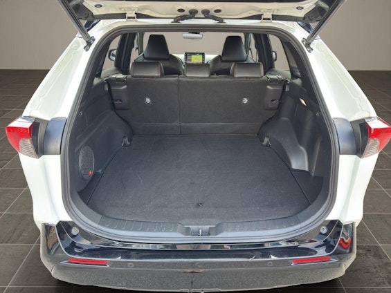 Vehicle image 16 Vehicle image 16