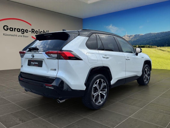 Vehicle image 4 Vehicle image 4