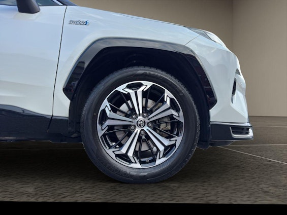 Vehicle image 17 Vehicle image 17